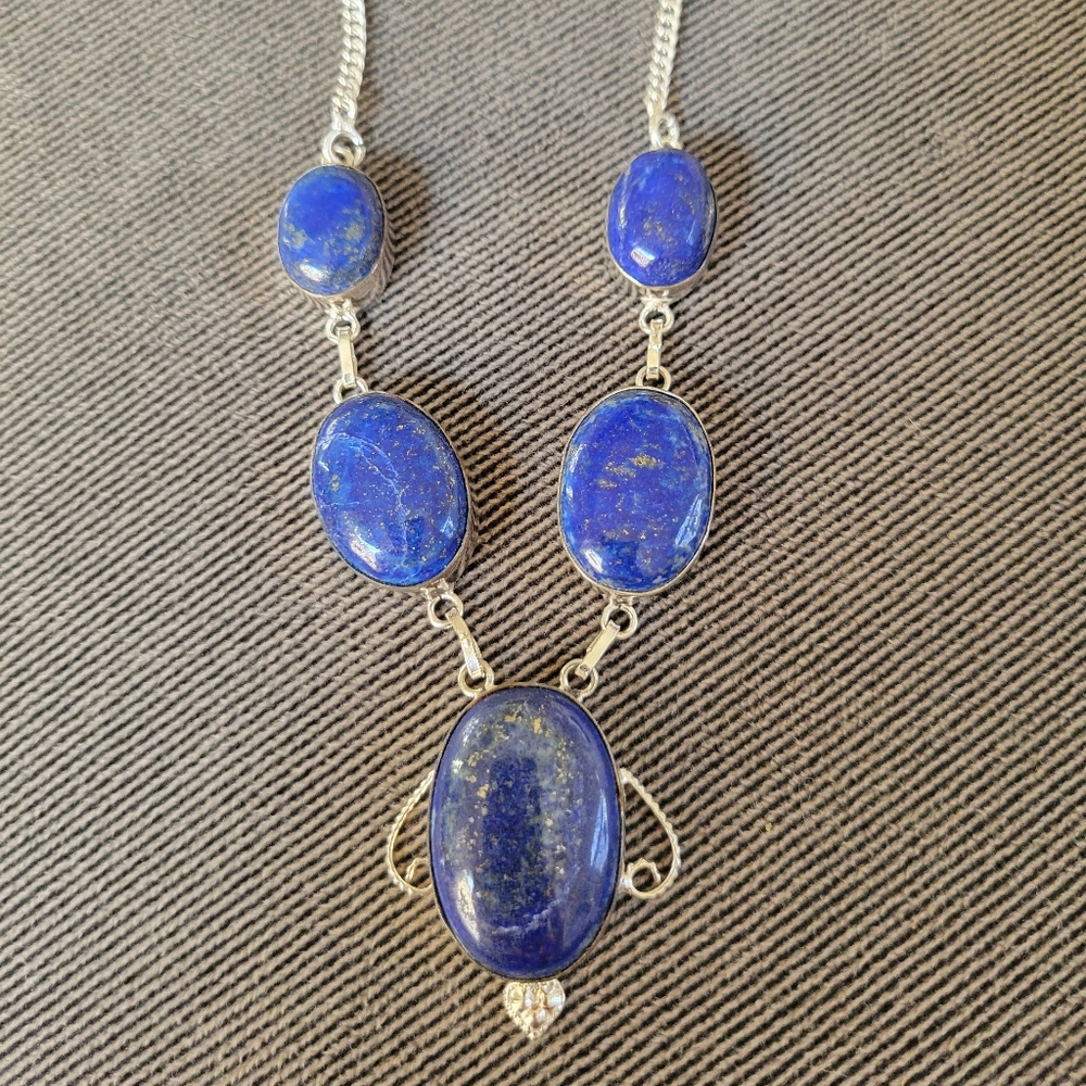Elegant Unique Blue Lapis Lazuli Stone and Silver Necklace - Picture 7 of 9
